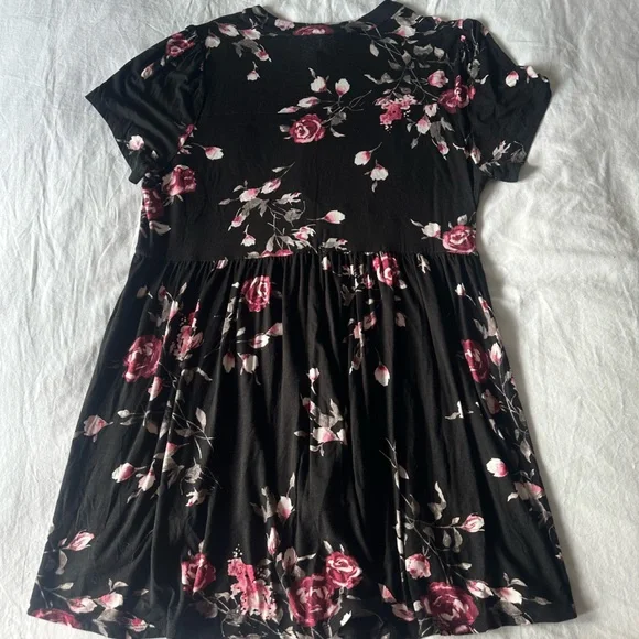 Torrid Black Top with Pink and White Floral Pattern - Picture 4 of 5